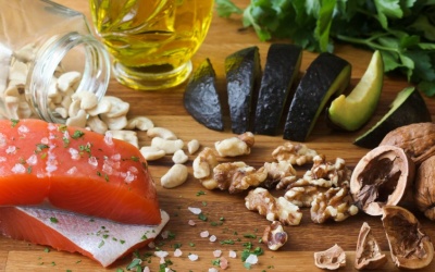 Người bị vảy nến nên kiêng ăn gì?