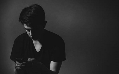 Biểu hiện co giật cơ mặt sau khi dùng chất kích thích là bị làm sao?