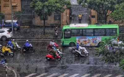 Dự báo thời tiết đêm 23/4 và ngày 24/4: Bắc Bộ trời mưa rét, cảnh báo lốc sét, gió giật mạnh