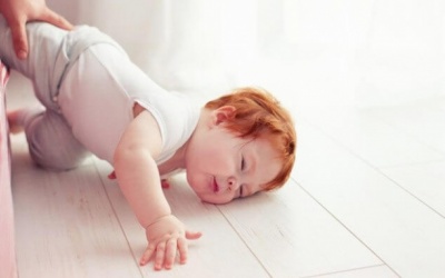 Run tay chân, run môi có phải là do ngã đập đầu ngày bé không?