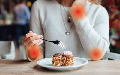 7 loại thực phẩm có thể kích hoạt cơn đau do viêm khớp