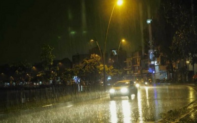 Dự báo thời tiết đêm 24/5 và ngày 25/5: Hà Nội đêm có mưa rào và dông, ngày nắng nóng