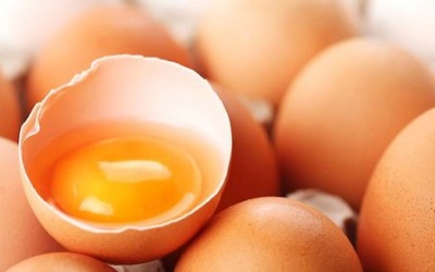 Ăn lòng trắng trứng sống có thể bị dị ứng, ngộ độc thực phẩm