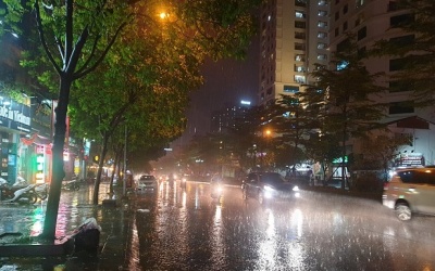 Dự báo thời tiết: Bắc, Nam Bộ mưa rào và dông, Trung Bộ nắng nóng gay gắt