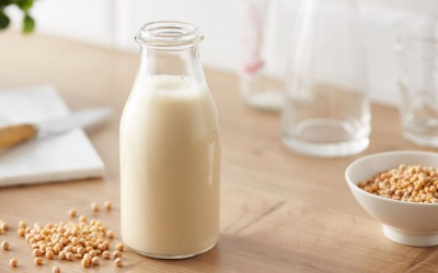 Người bị đa nang buồng trứng có được uống sữa đậu nành không?