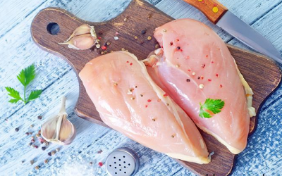 Tối nay ăn gì: Trộn salad thịt gà cho hè bớt nóng