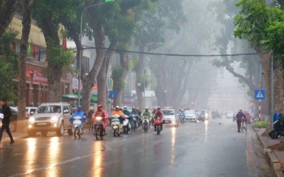 Dự báo thời tiết: Bắc Bộ có mưa rào và dông, Trung Bộ nắng nóng