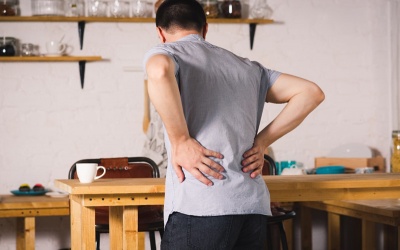 Bị đau thắt lưng kéo dài, phải làm sao?
