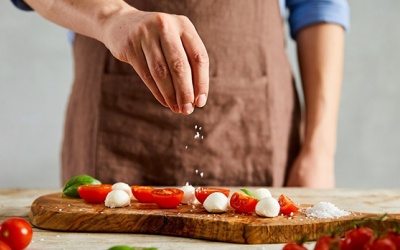 Tại sao người bệnh tim mạch, người bị suy tim không nên ăn nhiều muối?