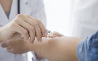 Hướng dẫn cách chăm sóc da cho người bị vảy nến thể mủ