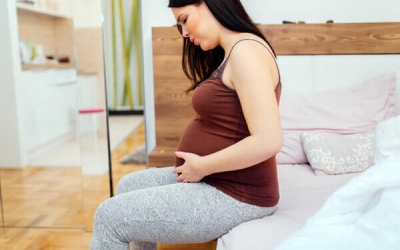 Phụ nữ mang thai bị táo bón có nên dùng thuốc làm mềm phân? 