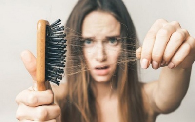 Thường xuyên rụng tóc: Thiếu chất gì và cách bổ sung?