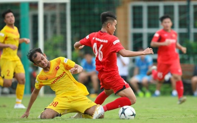 Đấu tập nội bộ, hai sao U22 Việt Nam dính chấn thương