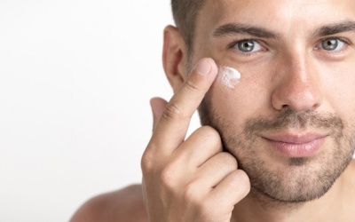 Mụn trứng cá ở người trưởng thành phải làm sao?