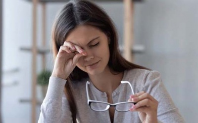 “Bỏ túi” 4 cách khắc phục khô mắt, mỏi mắt tại nhà đơn giản