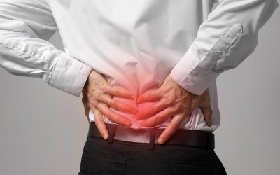 Đau nhức lưng kéo dài có nguy hiểm không?