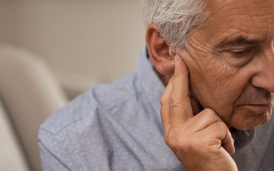 Điếc một bên tai cần điều trị như thế nào?