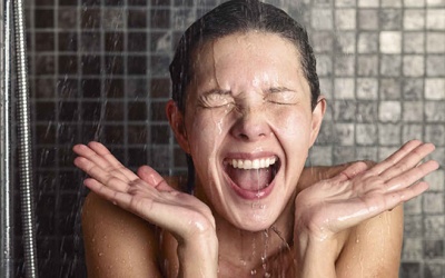 Tắm nước lạnh có thật sự tốt cho làn da?