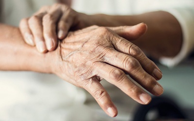 Tác dụng của Vương Lão Kiện với bệnh Parkinson như thế nào?