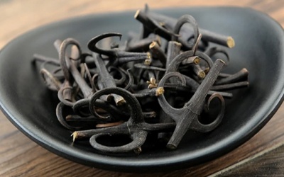 Tác dụng của câu đằng trong hỗ trợ điều trị run tay chân