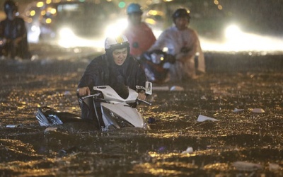 Dự báo thời tiết: Miền Trung mưa liên tục, 'nín thở' chờ bão