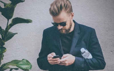 Nam giới dừng để ĐTDĐ ở túi quần trước nếu còn muốn có con