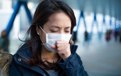 Vì sao nhiều người bị ho kéo dài vào mùa đông?