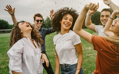 Tử vi thứ Sáu (20/11/2020): Ma Kết rất thích ở bên những người trẻ tuổi