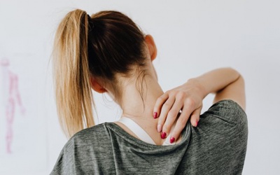 Dùng tinh dầu giảm đau thần kinh tại nhà thế nào mới tốt?