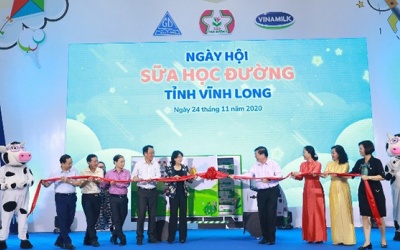 Niềm vui của thầy và trò tỉnh Vĩnh Long với Ngày hội Sữa học đường 