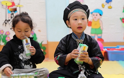 Đến trường với niềm vui uống sữa của trẻ em vùng cao Hà Giang không còn chỉ là ước mơ