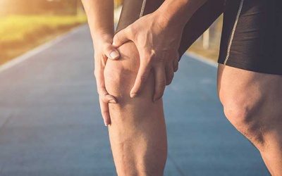 Cứng khớp gối: Nguyên nhân và biện pháp khắc phục