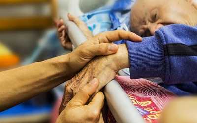 Suy tim giai đoạn cuối: Điều trị, chăm sóc thế nào để giảm triệu chứng?