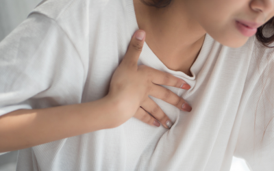 Bị tăng huyết áp kèm khó thở, nặng ngực phải làm sao?