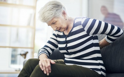 Thoát vị đĩa đệm thắt lưng gây tê chân có chữa được không?