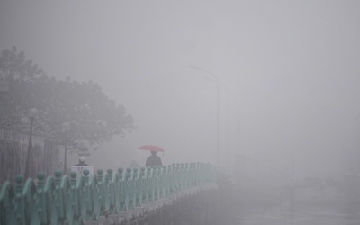 Sương mù và ô nhiễm không khí bao trùm Hà Nội
