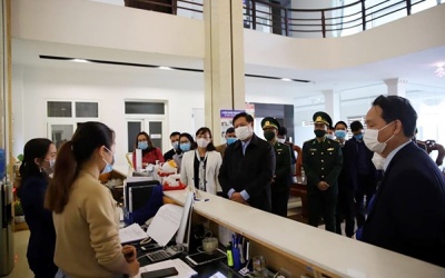 Việc giao nhận người cách ly tập trung phải có 3 bên giám sát