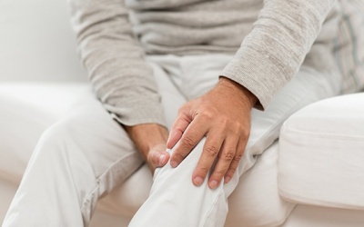 Trời lạnh gây đau, cứng khớp: Có cách nào khắc phục tại nhà?