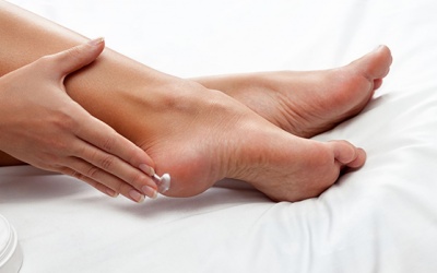 Mẹo trị nứt gót chân đơn giản tại nhà