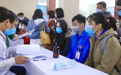 Y tế tuần qua: Bắt đầu tuyển tình nguyện viên thử vaccine COVID-19 mới