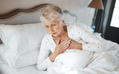 Tại sao bạn thấy tim đập nhanh, tim đập mạnh khi nằm?