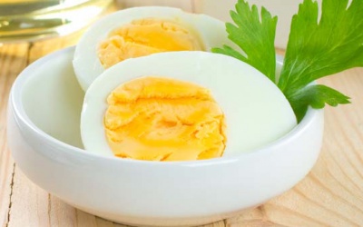 Lợi ích và điều cần lưu ý khi bà bầu ăn trứng gà