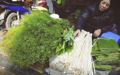 Giải mã ý nghĩa và lợi ích của tục tắm lá mùi chiều 30 Tết