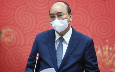 Thủ tướng động viên các chiến sĩ tiên phong, gồng mình chống dịch để bảo vệ sức khỏe nhân dân