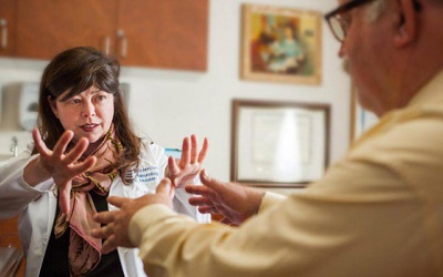 Điều trị run tay chân thế nào, biện pháp giúp giảm run?