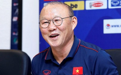 Thầy Park không về Hàn Quốc, trò cưng nhận biệt đãi tại Nhật