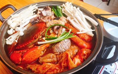 Cách nấu lẩu kim chi hải sản chuẩn vị Hàn Quốc chua cay, đậm đà