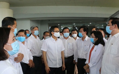 Phó Thủ tưởng Vũ Đức Đam gửi lời tri ân đến các “chiến sỹ áo trắng” 