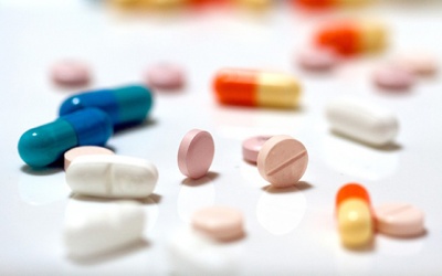 Dùng TPBVSK Vương Lão Kiện cùng với thuốc động kinh có được không?