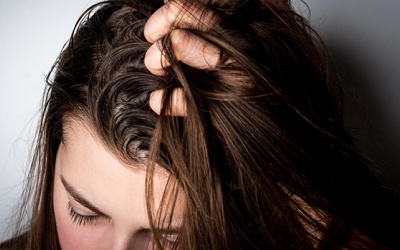 Giải pháp cho mái tóc bết trong ngày trời mưa ẩm